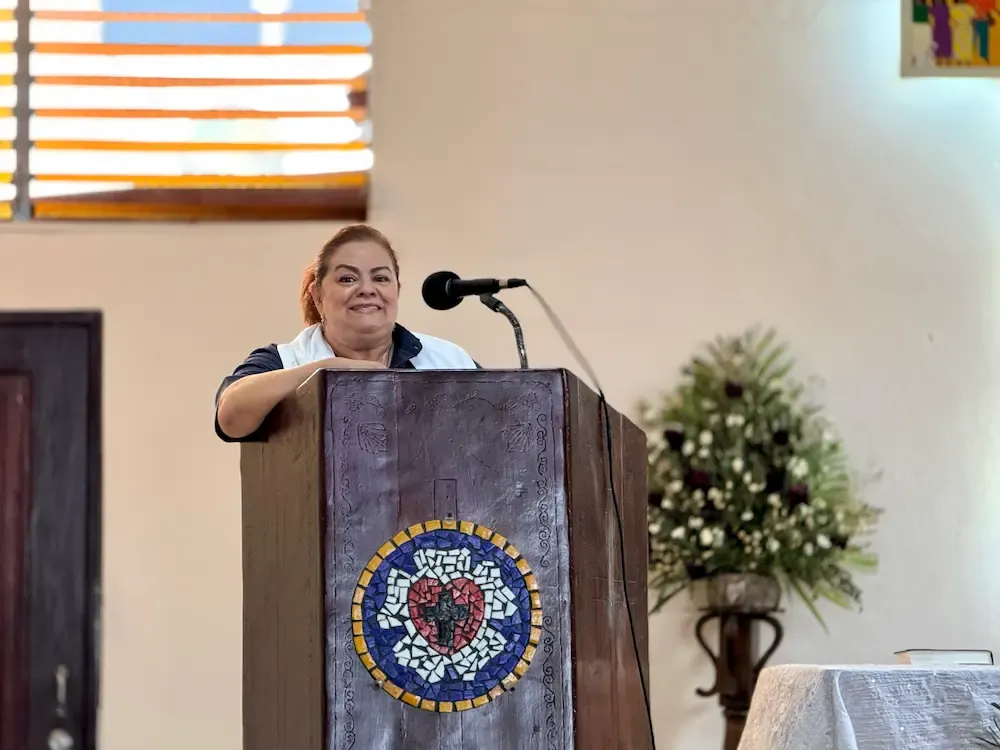 Pastoral Juvenil cantando